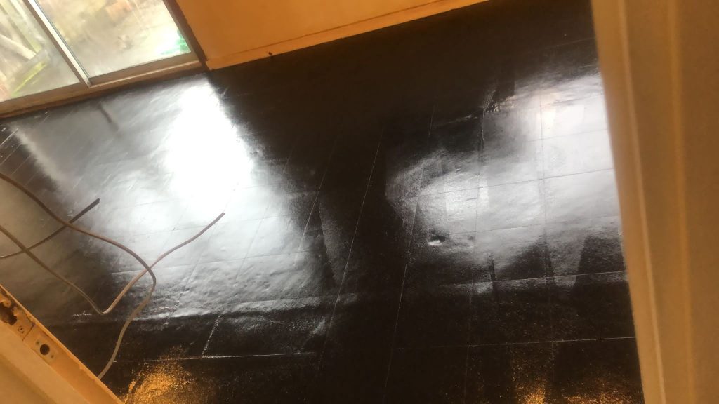 Asbesos floor tile in Epsom